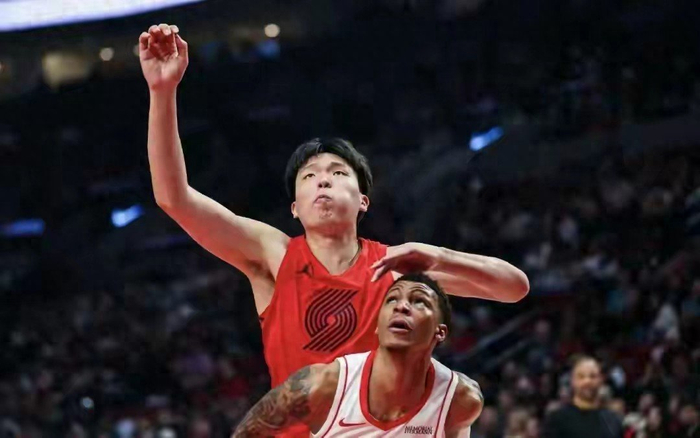 开云体育下载官网-东契奇替补席暴走真相！杨瀚森被下放，NBA生存法则太残酷|雷迪克|波特兰开拓者队|卢卡-东契奇|洛杉矶湖人队|JJ-雷迪克_新浪体育_新浪新闻